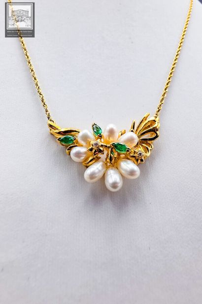 Collier + Pendentif
or jaune 18K 750/°°°...