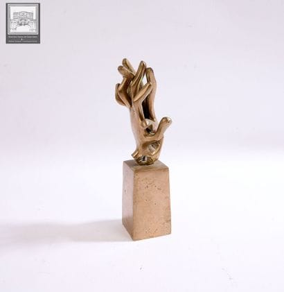 Yves Lohé (né en 1947)
Mains entrelacées
Sculpture,...