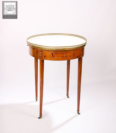 Table bouillotte en acajou 
Ouvrant par 2...