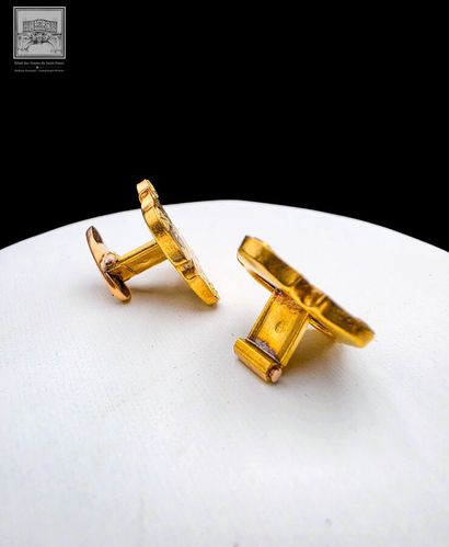 Paire de boutons de manchette en or jaune...