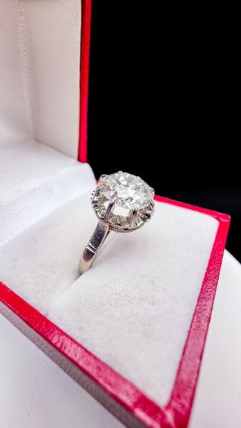 Solitary Diamond Ring 
800/°°° platinum or...