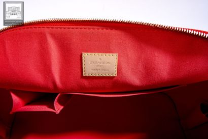LOUIS VUITTON — Vers 2009

Sac « Alma »,...