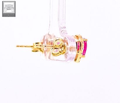 Pair of pear-shaped ear studs in 750°/.(18K)...