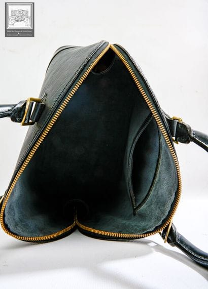 LOUIS VUITTON
Sac modèle 