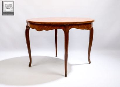 Table basse ronde
Style Louis XV
Garniture...