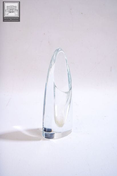 BACCARAT
Vase sifflet en cristal 
Marque...