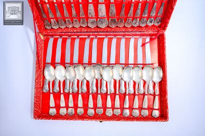 Ménagère en argent 800/°°°, décor de coquille...