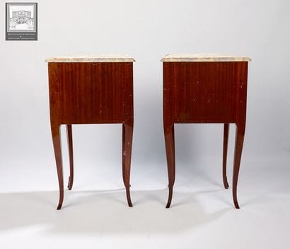 Paire de chevets
Style Louis XV
Bois 
Ouvrant...