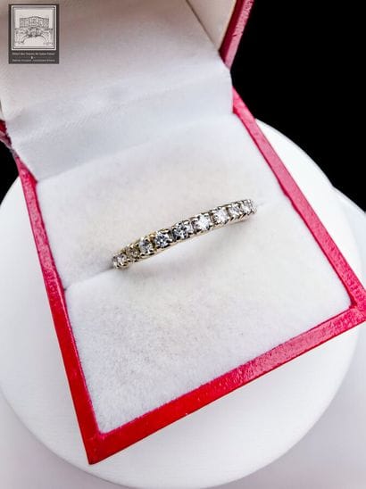 Bague alliance américaine
en or gris 18K...
