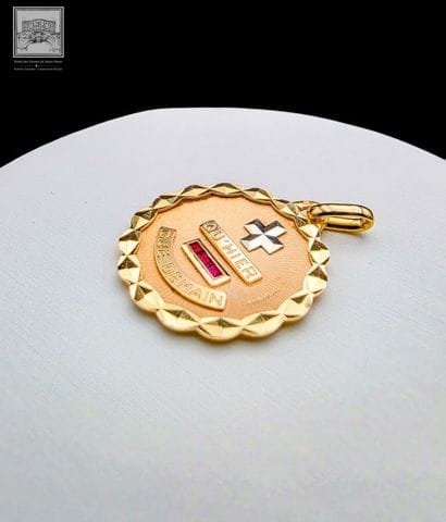 Médaille en or jaune 18K 750/°°°
Poinçon...