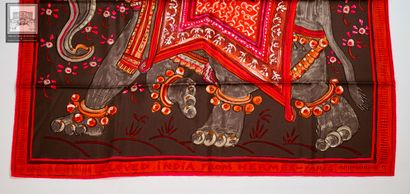 HERMÈS Paris 
Carré en twill de soie titré...