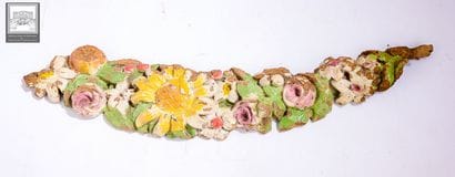 Décor floral en chêne sculpté et peint 
Epoque...
