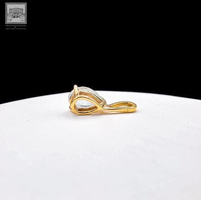 Pendentif sertie d'une aigue marine en forme...