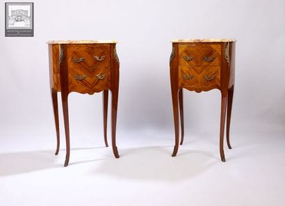Paire de chevets
Style Louis XV
Bois 
Ouvrant...