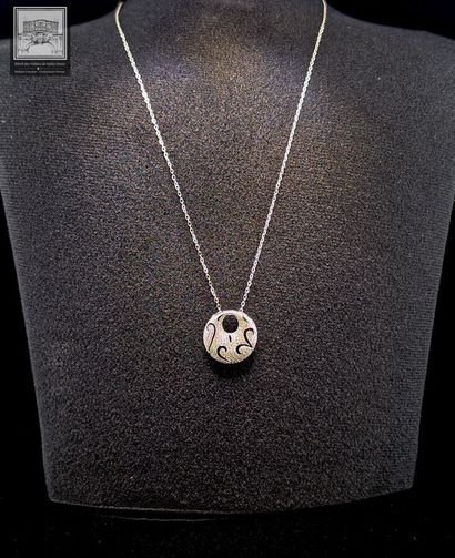 Très beau collier en or blanc 750°/.(18K)...