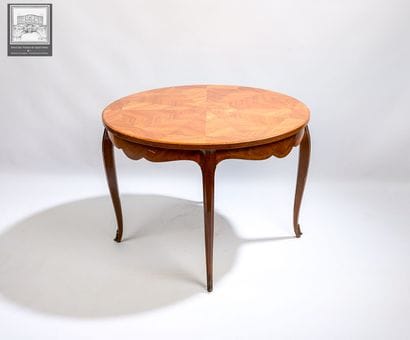 Table basse ronde
Style Louis XV
Garniture...