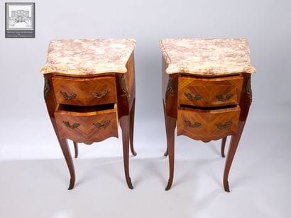 Paire de chevets
Style Louis XV
Bois 
Ouvrant...