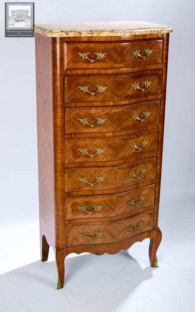 Semainier
Style Louis XV
Bois 
Ouvrant par...