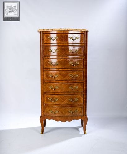 Semainier
Style Louis XV
Bois 
Ouvrant par...