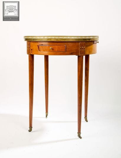 Table bouillotte en acajou 
Ouvrant par 2...