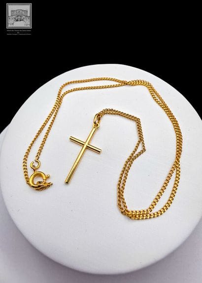 Small 18K gold cross, 750/°°°, 0.58 grams....