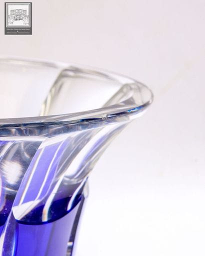 BACCARAT
Vase en cristal taillé à overlay...