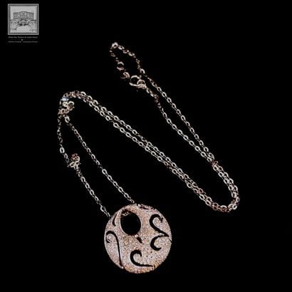 Très beau collier en or blanc 750°/.(18K)...