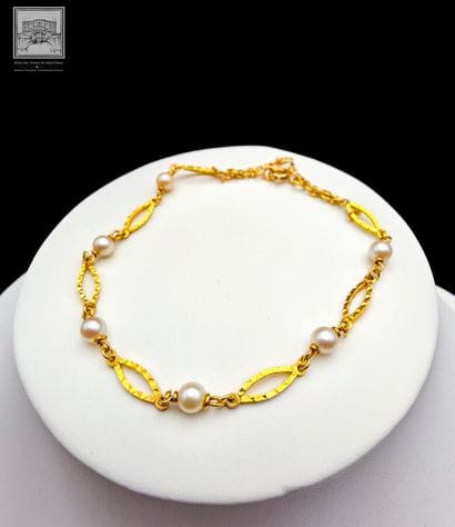 Petit bracelet en or jaune 18K 750/°°° et...