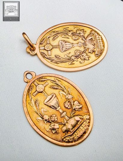Ensemble de 2 pendentifs en or 18K 750/°°°
Poinçon...