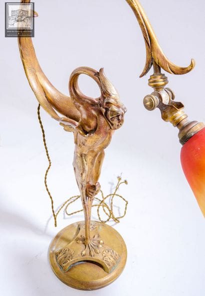 Lampe de table 
De style Art Nouveau 
Bronze...