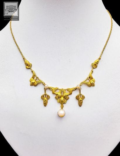 Draped necklace 
18K yellow gold 750/°°°...