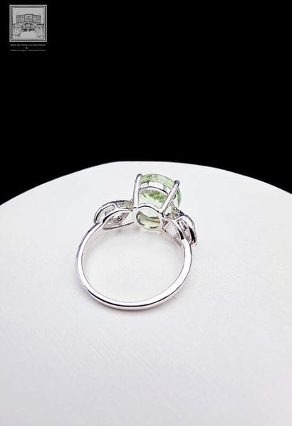 Bague en or blanc 750°/.(18K) 3g45 ornée...