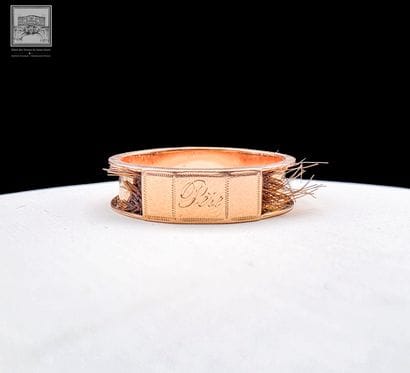 Bague en or 18K 750/°°°
Poinçon tête de cheval...