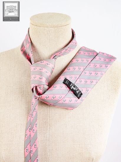 HERMES Paris, Lot comprenant :
- Cravate...
