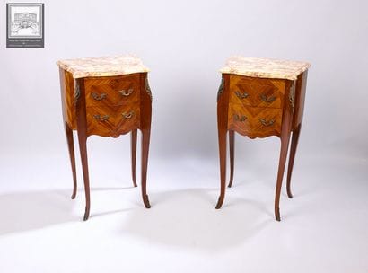 Paire de chevets
Style Louis XV
Bois 
Ouvrant...