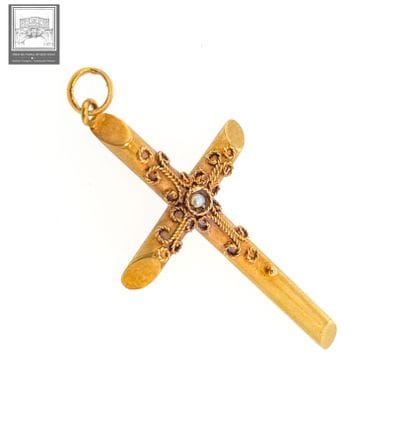 Pendentif Croix 
Or jaune 18K 750/°°° 
A...