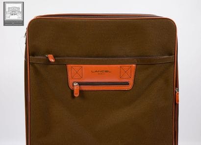 LANCEL 
Valise à roulettes
Couleur marron...