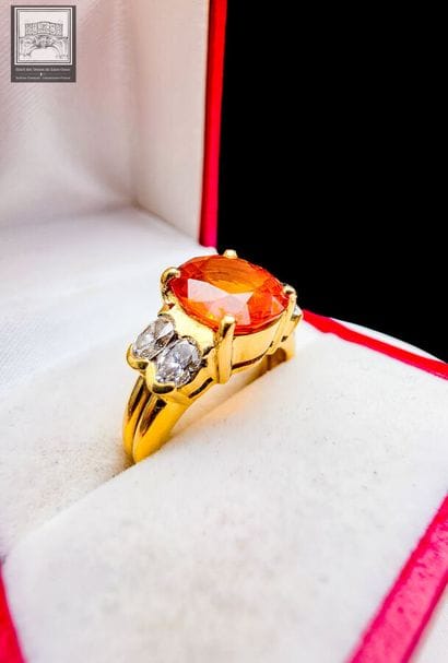 Bague
Or jaune 18K 750/°°°
sertie d'un saphir...
