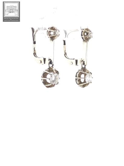 Paire de pendants d'oreilles
Or gris 18K...