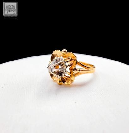 Bague sertie d'un diamant de 0.05 ct env.
Or...