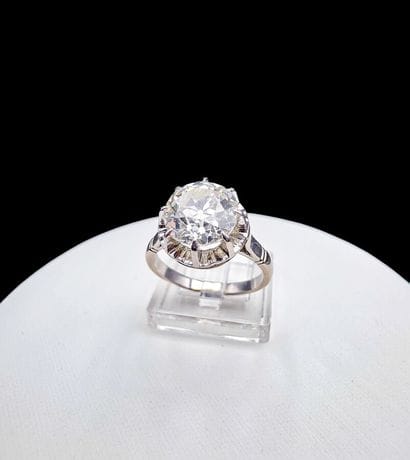 Solitary Diamond Ring 
800/°°° platinum or...