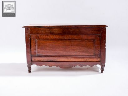 Petite commode de maîtrise 
Amarante massif...