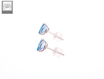 Pair of 750°/ (18K) white gold earrings weighing...