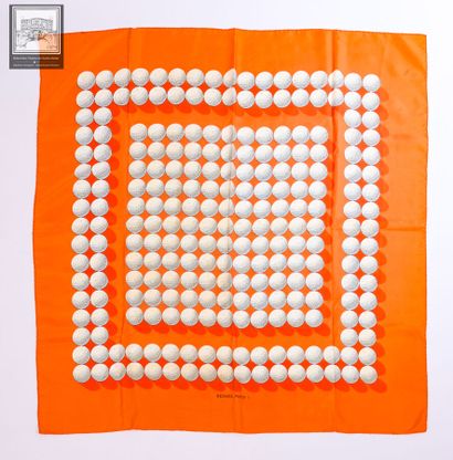 HERMÈS Paris 
Carré en twill de soie 
Décor...