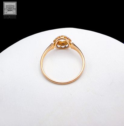Bague en or 18K 750/°°°
Sertie de 9 pierres...