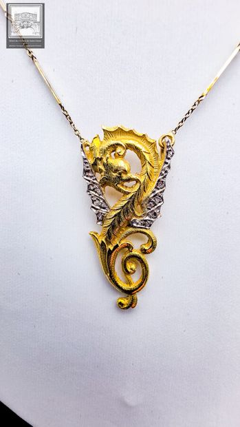 Necklace + pendant with dragon design 
750/°°°...