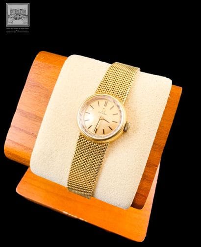 OMEGA, montre bracelet de dame rond
Or jaune...