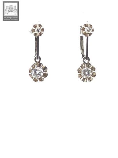 Paire de pendants d'oreilles
Or gris 18K...