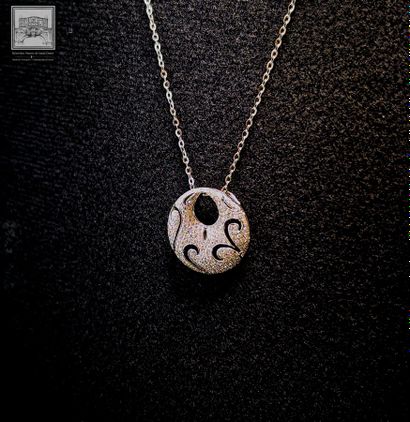 Très beau collier en or blanc 750°/.(18K)...