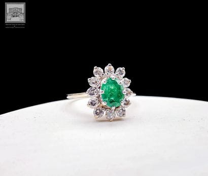 Bague Marguerite
Or gris et platine 750/°°°
Poinçon...